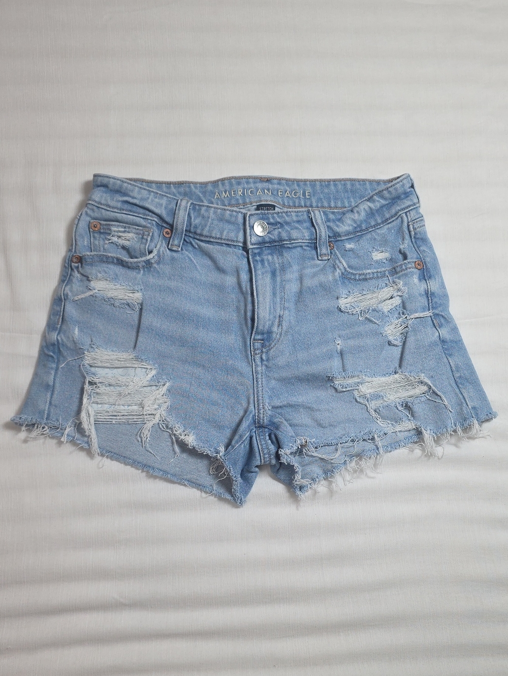 0746 American Eagle Outfitters Light Wash Distressed‎ Denim Shorts